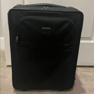 TUMI Alpha Ballistic Expandable Black 21" Carry On Two Wheeled used twice